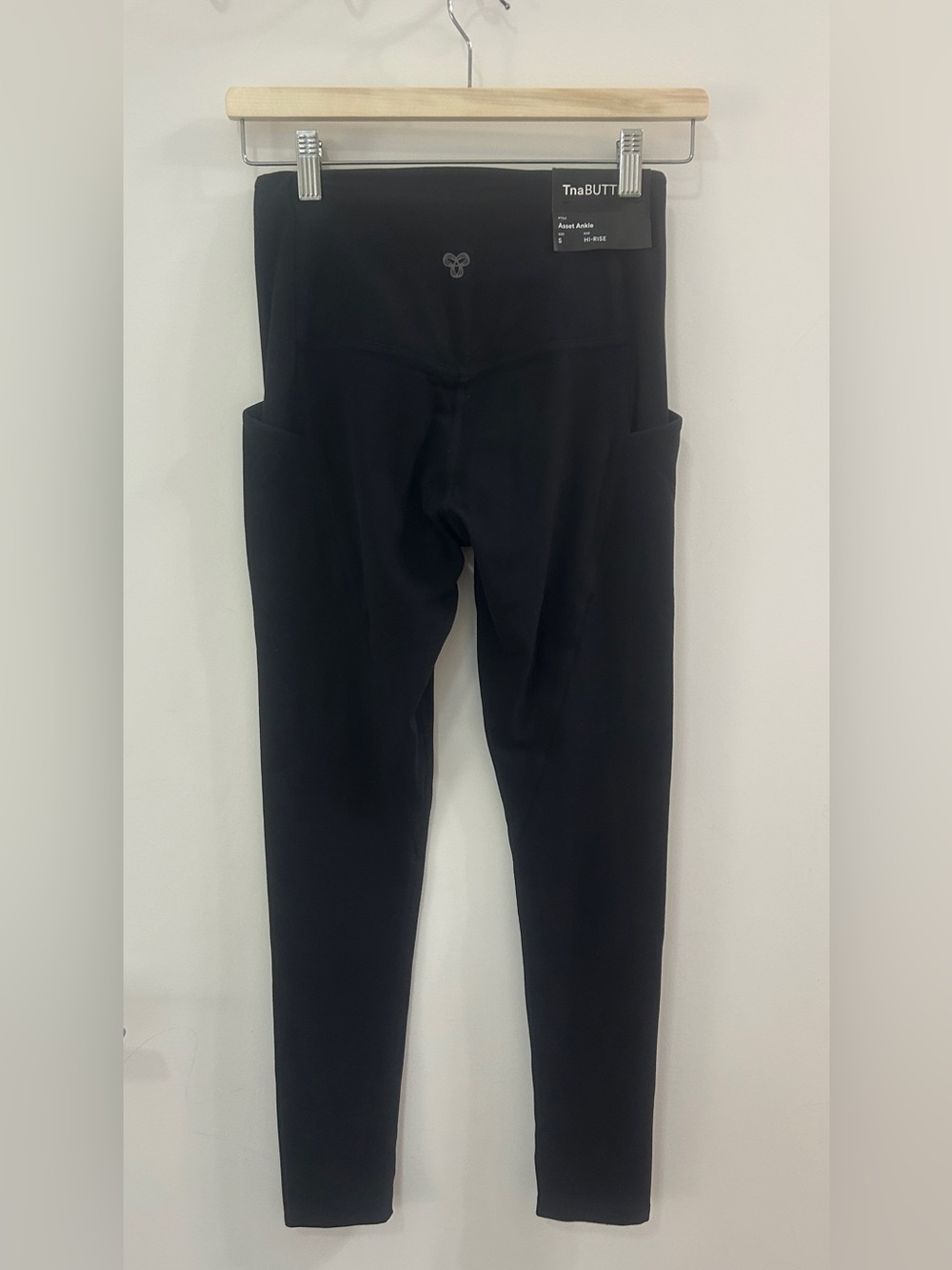 NWT Aritzia TnaBUTTER Asset Ankle High Rise Pocket Leggings Black / Size Small